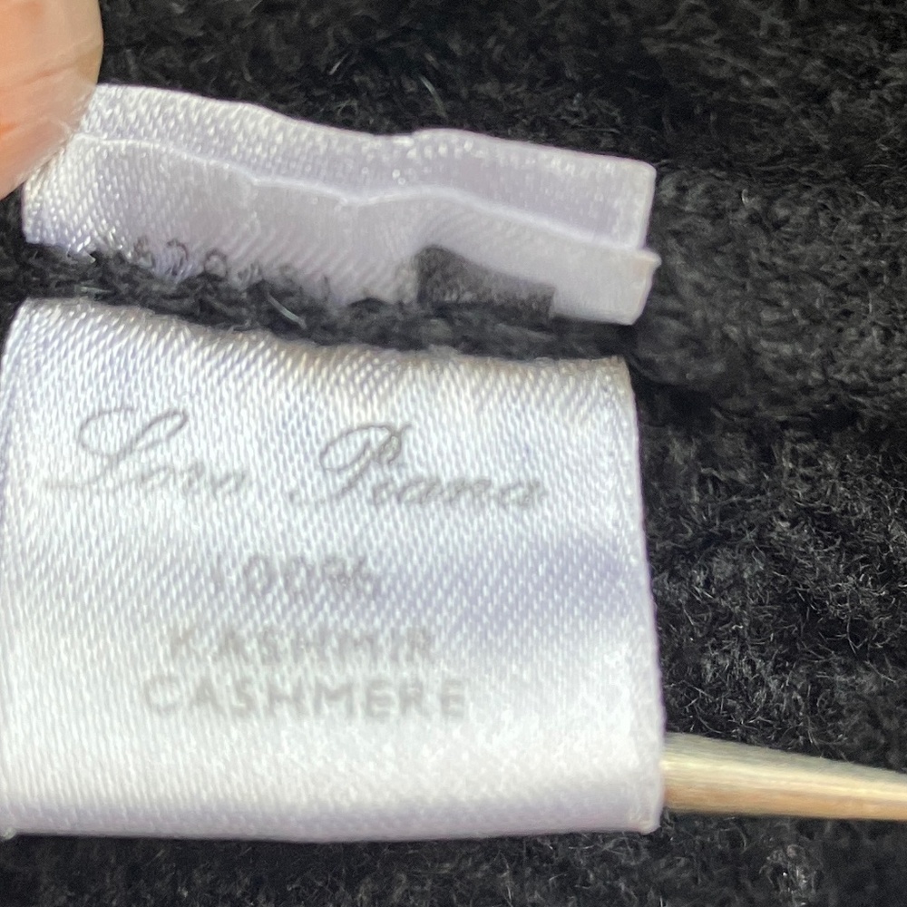 LORO PIANA 100% CASHMERE CABLE KNIT V-NECK - Picture 3 of 11